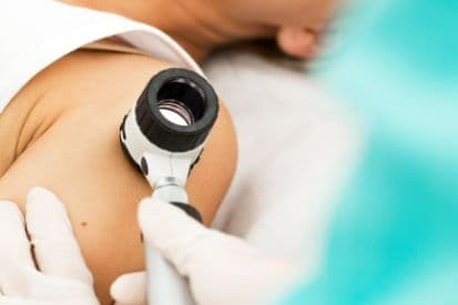 pinnacleskin.com /treatments/skin-cancer-screenings-and-total-body-skin-exams Carousel 1 Image 1