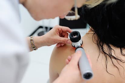 pinnacleskin.com /treatments/cryosurgery Carousel 1 Image 8