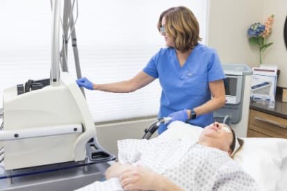 dermatologist-using-fraxel-laser